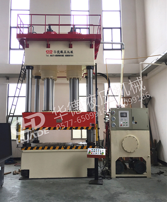 HDY32係列(lie)四(si)柱(zhu)液(ye)壓(ya)機