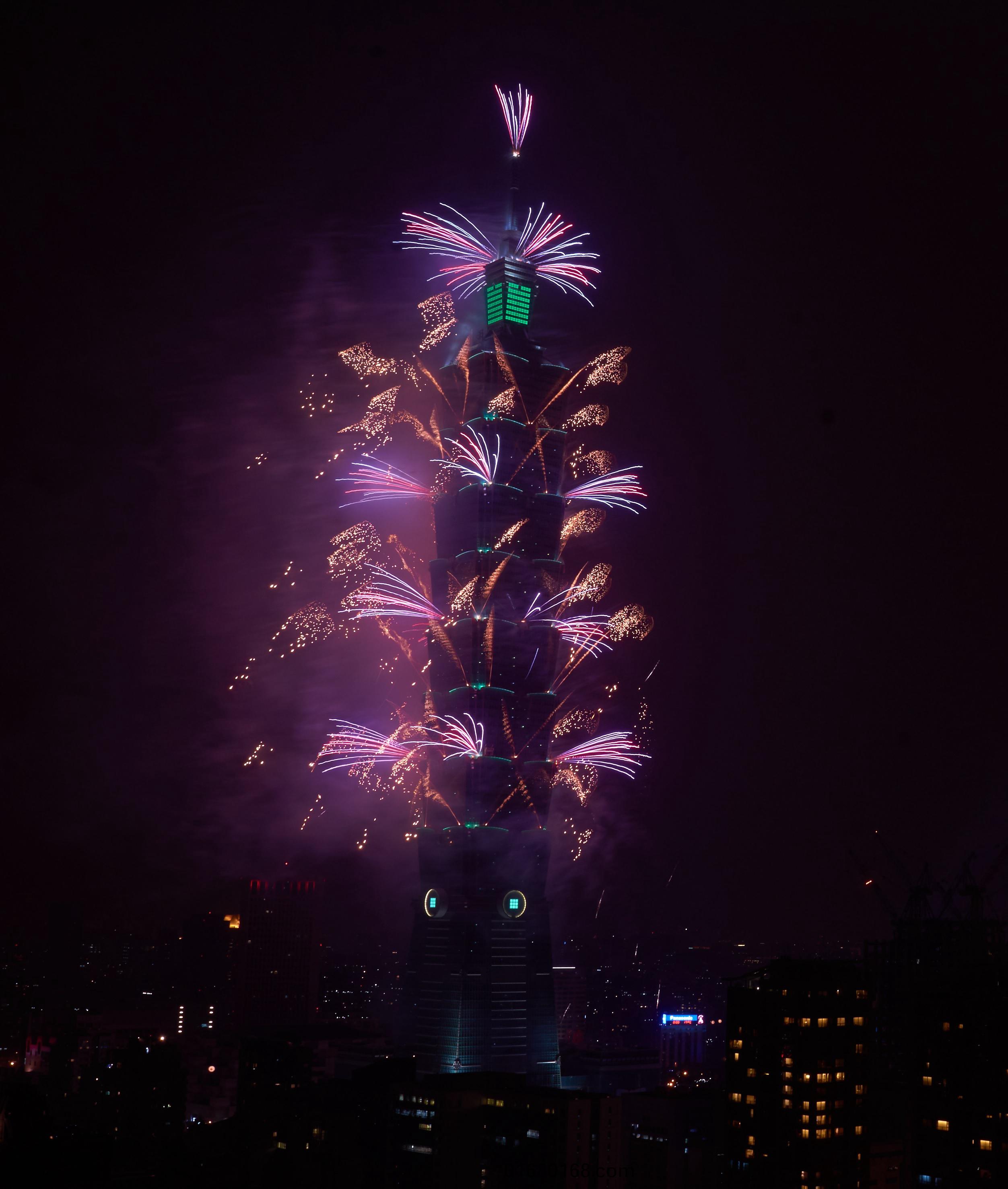 【新聞圖(tu)片】飛利浦炤明助(zhu)力檯北101打造檯灣綠(lv)色地標 (2).jpg